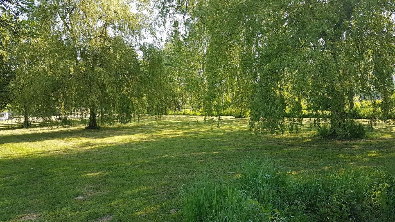 Gite Du Vieux Saule 1 Gite Avec Spa Privatif Pour 2 Personnes 1 Suite Familiale Sans Spa Vieil-Hesdin Esterno foto